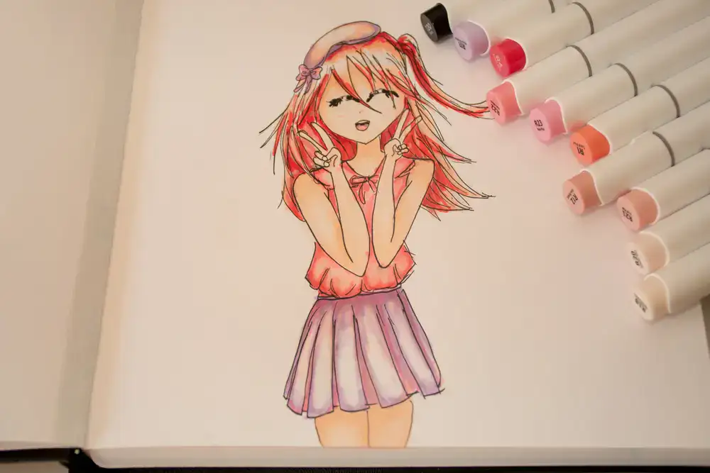 Anime karaktertekening ingekleurd met alcoholmarkers met zacht gemêleerde huidtinten.